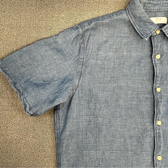 Uniqlo Shirt Large Blue Chambray Button Up Short Sleeve Linen Blend Preppy Men - Picture 2 of 12